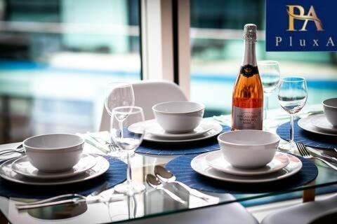 Pluxa Azure Cubic - Azure Cityview, Corporate Stays Welcome برمنغهام المظهر الخارجي الصورة